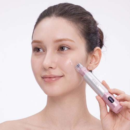 A model holding the re:tones MTS device against her cheek, ampoule visible on the skin.