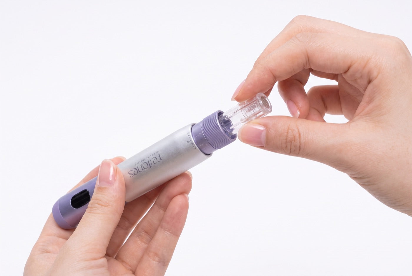 The loaded cartridge being pushed onto the tip of the device
